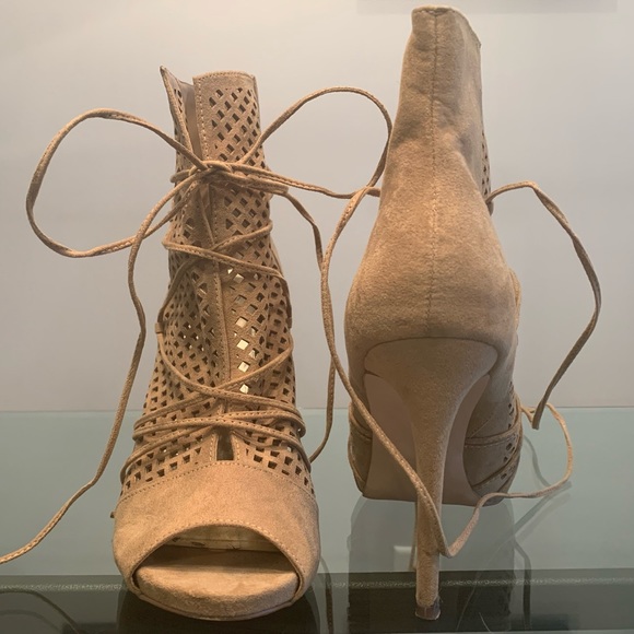 Guess peep toe booties/ heels - Picture 2 of 2